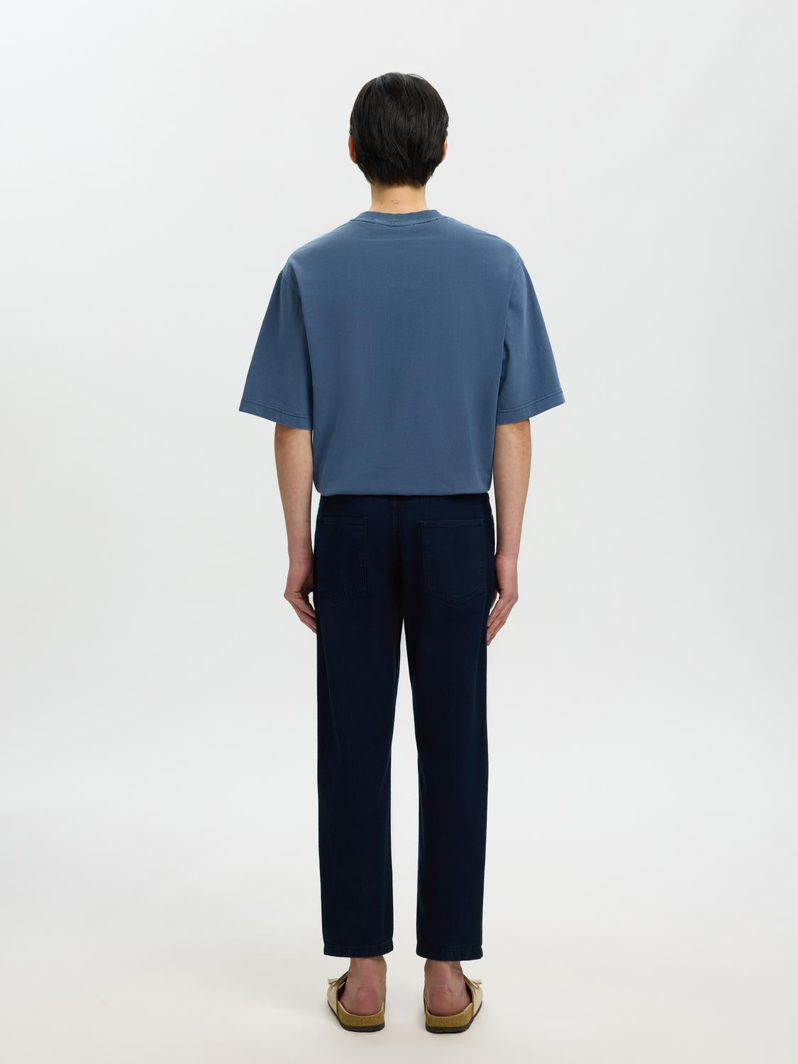 model_shot-back